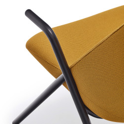 Fauteuil haut en tissu et métal avec accoudoirs DINS