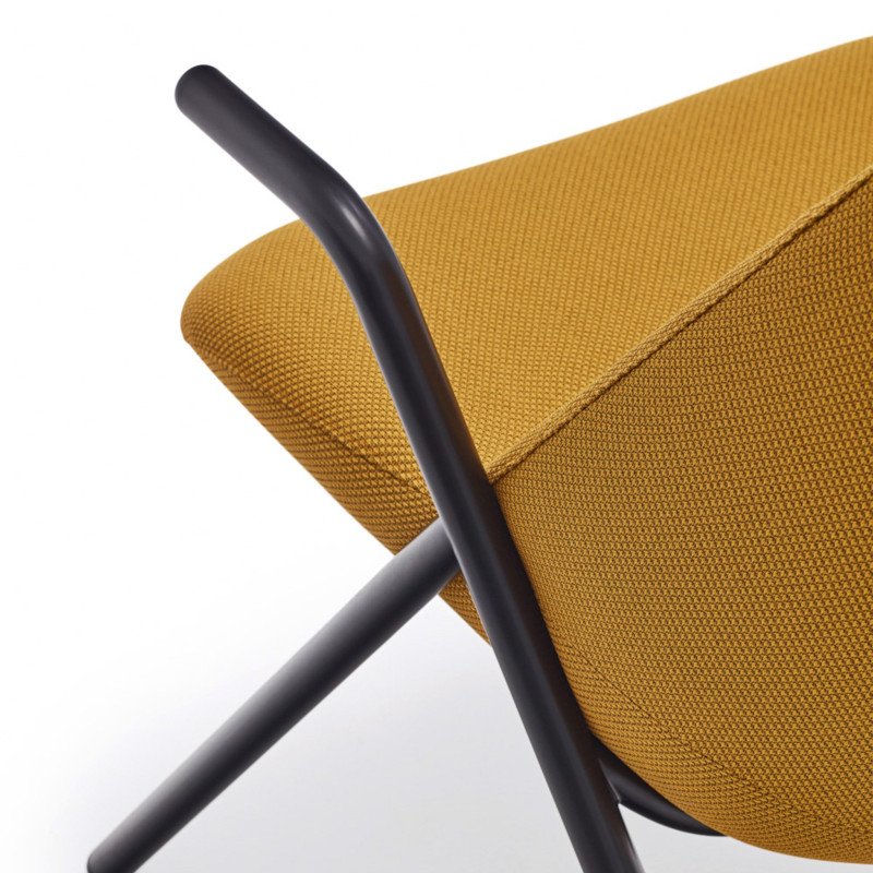 Fauteuil haut en tissu et métal avec accoudoirs DINS