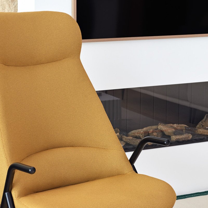 Fauteuil haut en tissu et métal avec accoudoirs DINS