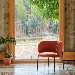 Chaise en tissu et métal avec dossier arrondi MOGI