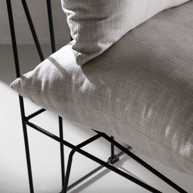Fauteuil moderne en tissu beige et métal noir TEL