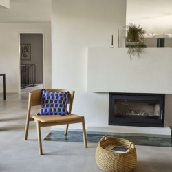 Fauteuil scandinave en bois avec coussin INDIANA