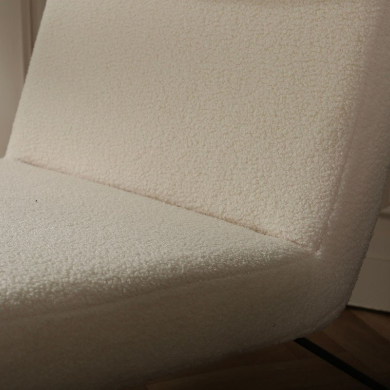 Fauteuil en tissu bouclé blanc avec repose-pieds FLIN